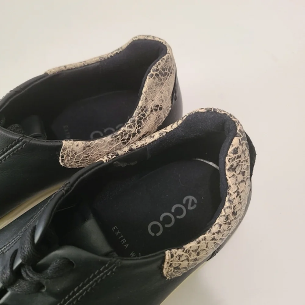 Ecco Womens Soft 7Street Sneaker 40 (9-9.5) Extra Width Black‎ Snakeskin Leather